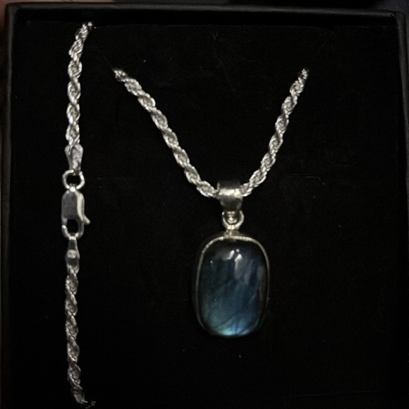 Labradorite Pendant & Rope chain - Picture 3 of 3
